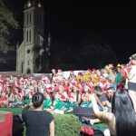 Espetáculo de Natal leva centenas de pessoas à praça em Selbach