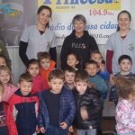 Alunos da Escolinha Infantil Maria Auxiliadora de Selbach, fizeram o Rádio Escola, da terça, 11 de julho.